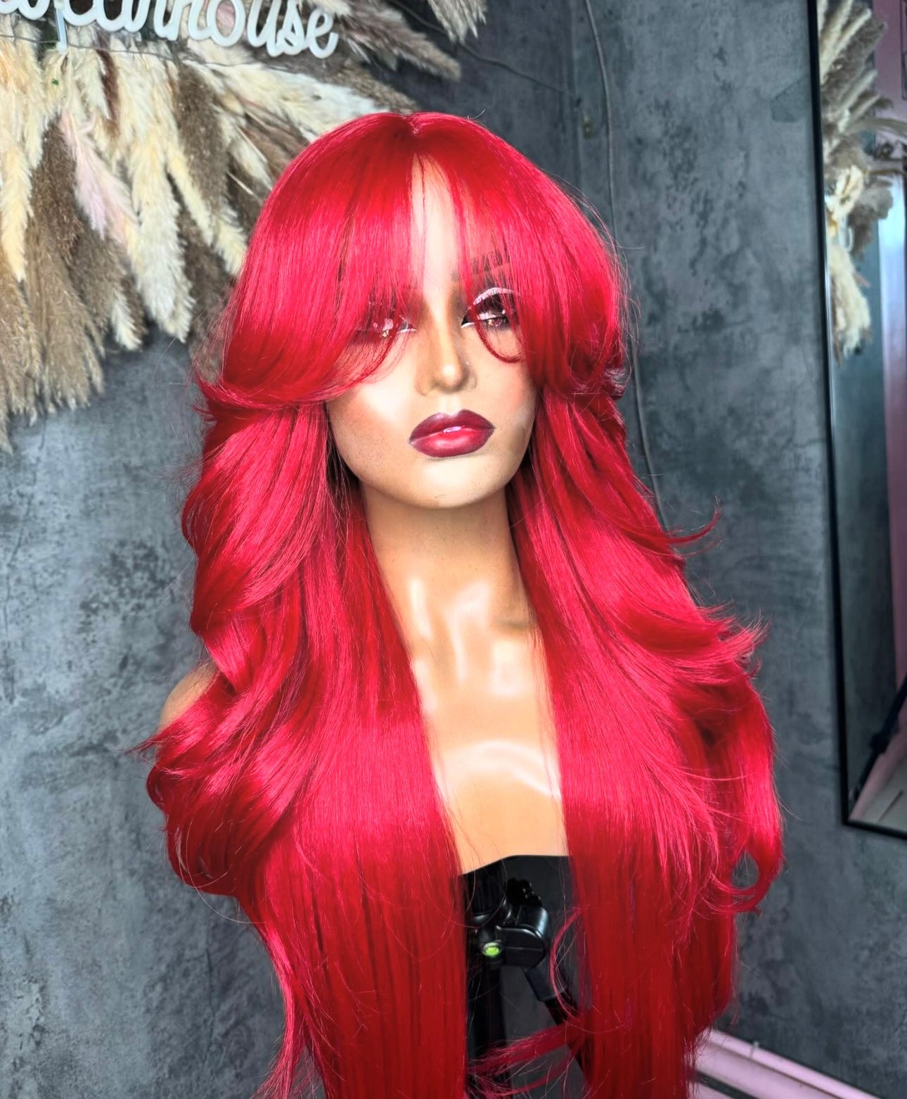 Unit name Roxy :Premium mix fiber ready to wear curtain bang wig